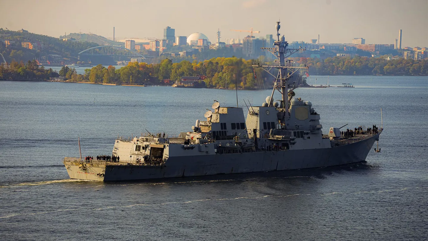 USS Paul Ignatius anländer till Stockholm för ett planerat hamnbesö